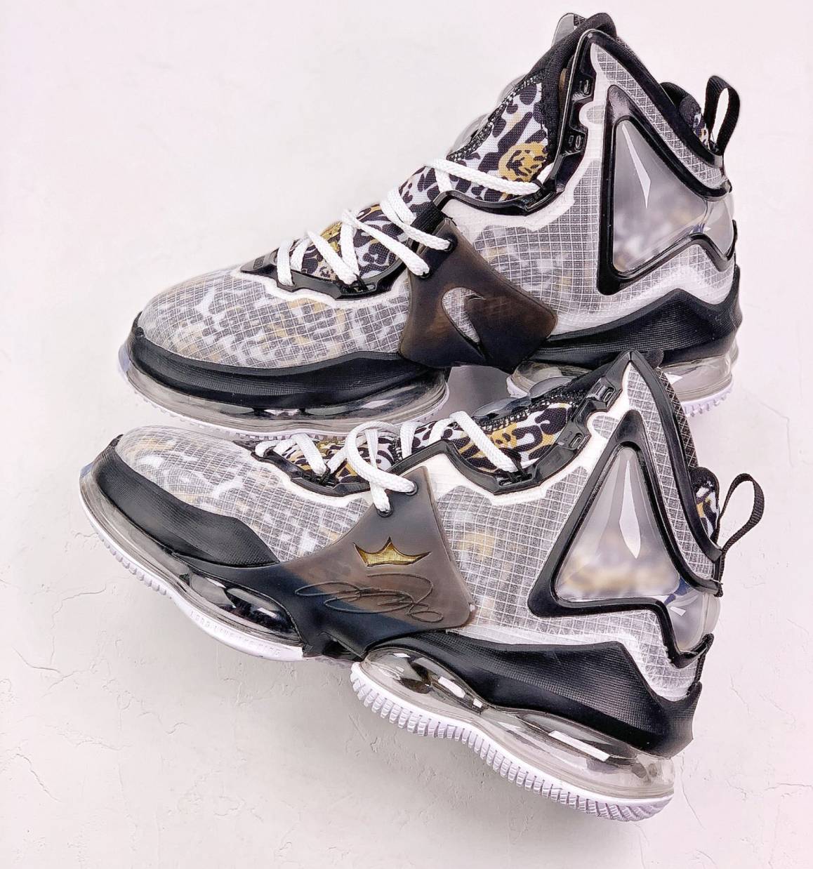 Nike LeBron 19